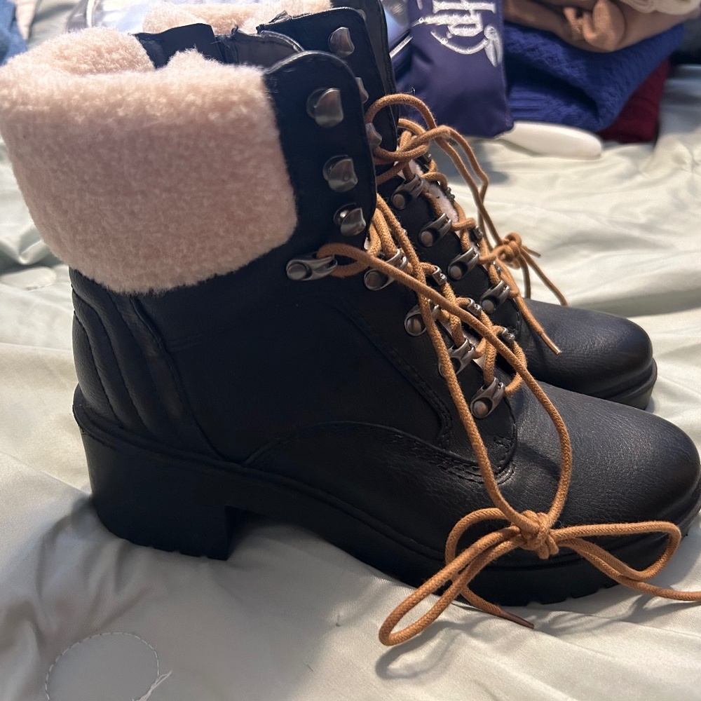 Woman’s Winter Boots with Faux Fur-NEW